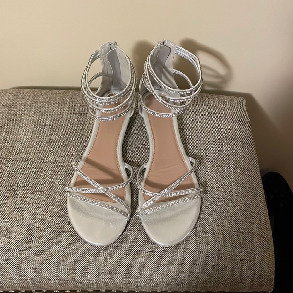 Sz 8 Silver Flats Dress Sandals